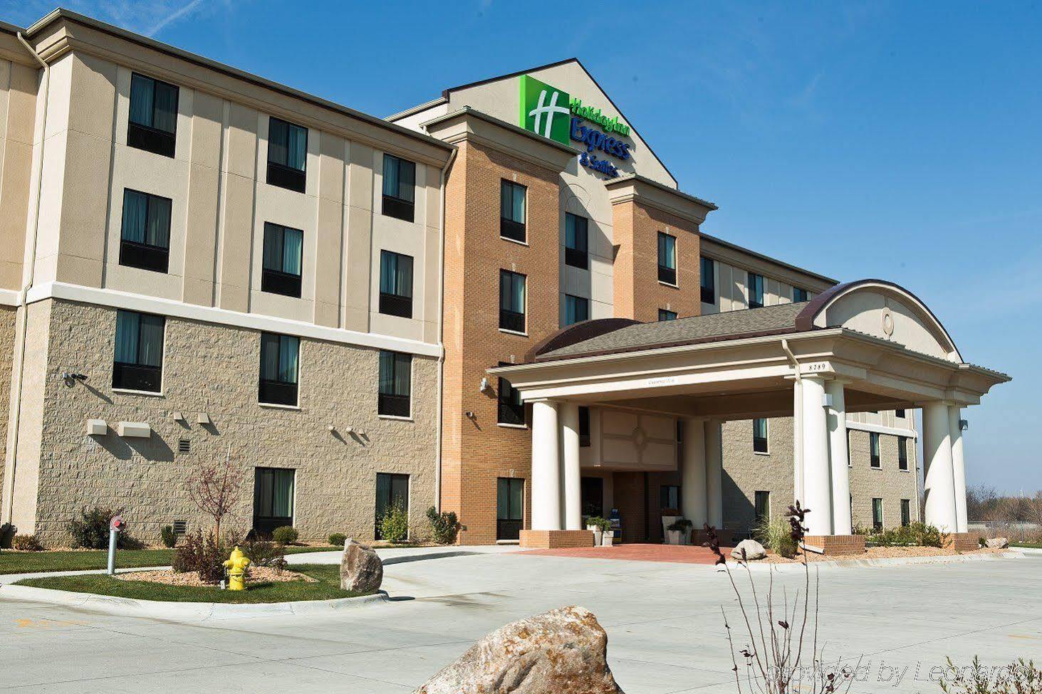 Holiday Inn Express And Suites Urbandale Des Moines, An Ihg Hotel Kültér fotó
